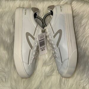 Tretorn- women’s sneakers- Nwt